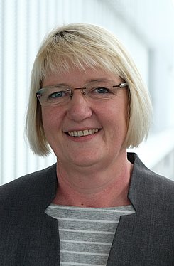 Frau  Lesley Brühn