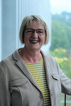 Frau  Lesley Brühn